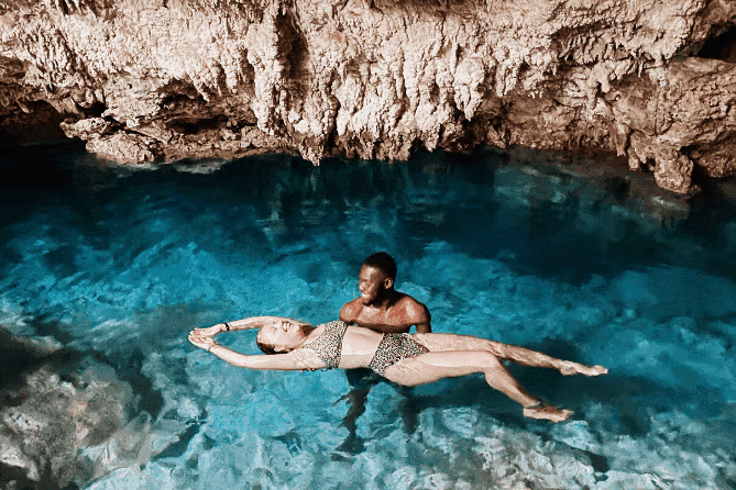 Excursion personnalisée à la rencontre des dauphins depuis Kizimkazi, la grotte de Kuza et la forêt de Jozani