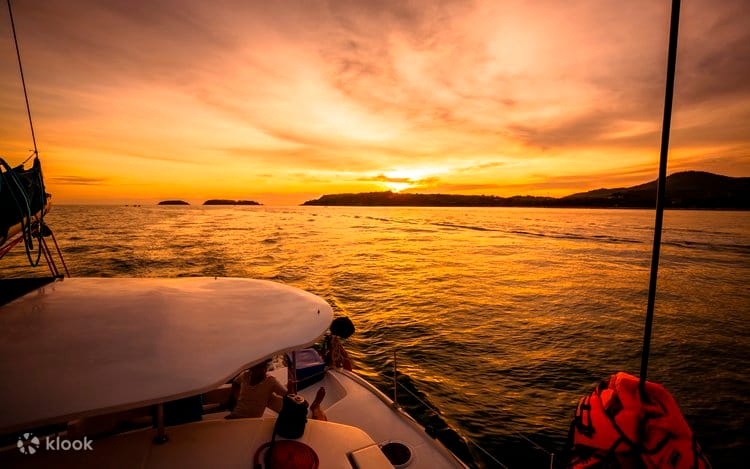 Ужин на закате на катамаране Serenity — изображение 3