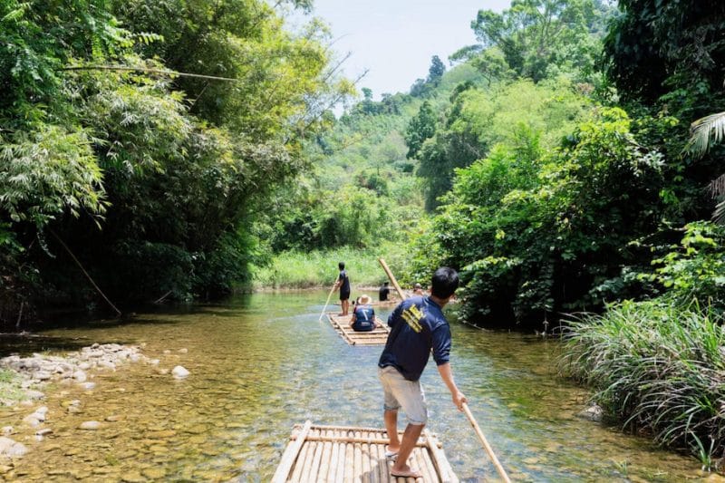 Као Лак и сплав на бамбуковых плотах