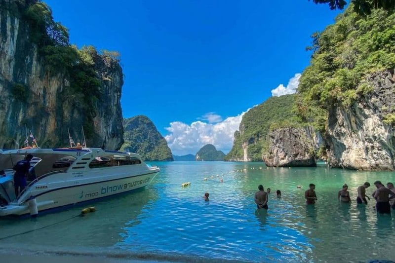 Остров Джеймса Бонда на скоростном катере