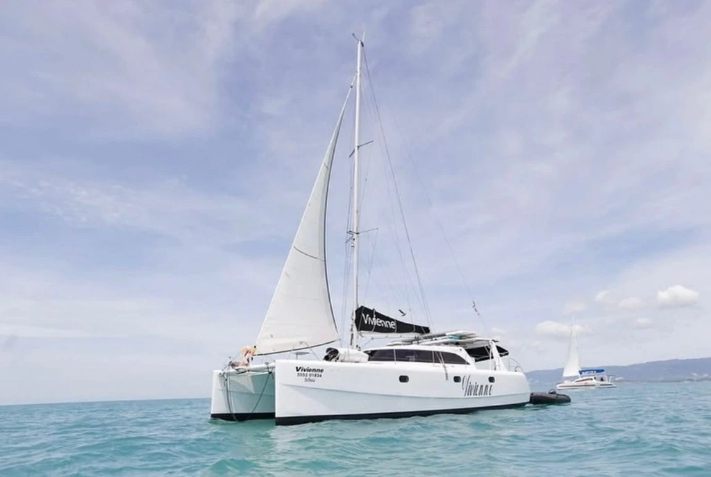 Парусный катамаран VIVIENNE