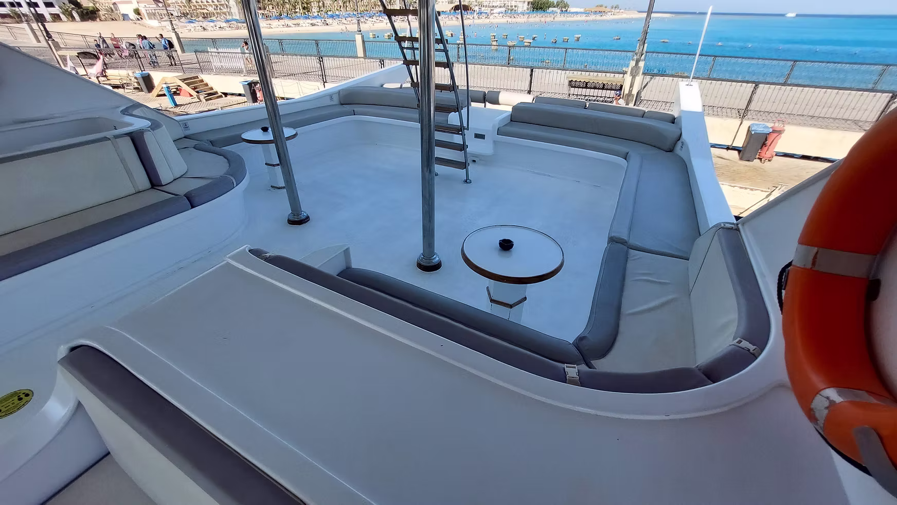 Яхта Royal Pool (до 25 человек) — изображение 12