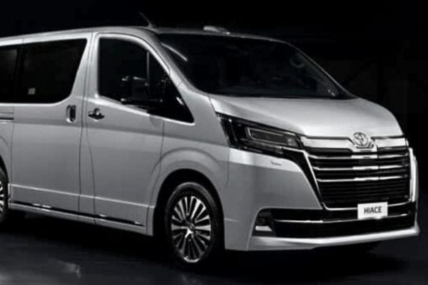 Трансферы из или в аэропорт на Toyota Hiace — изображение 2